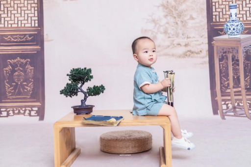 嘉鱼宝宝头睡扁了